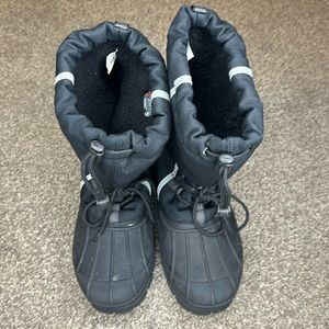 Winter boots with drawstring. Worn only a few times